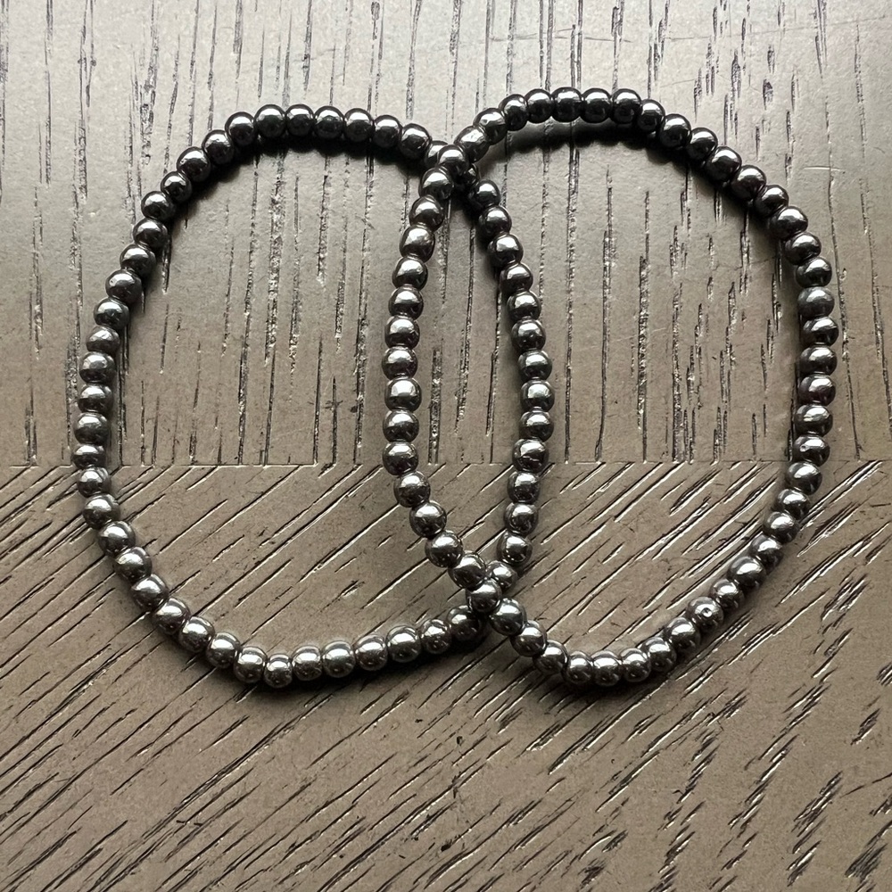 ( ONE ) Hematite bracelet 4mm SIZE 6.5-7’